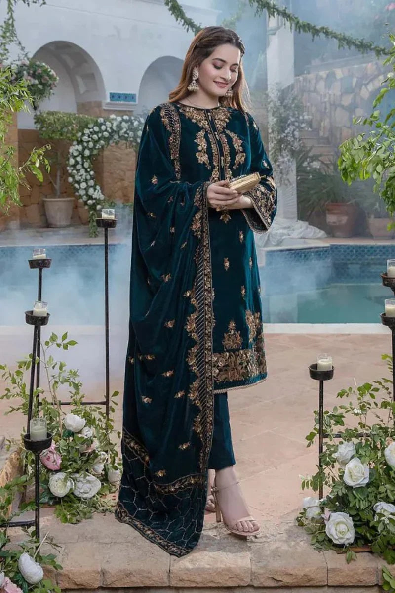 Luxurious Velvet 3-Piece Embroidered Suit with Matching Velvet Dupatta – 950